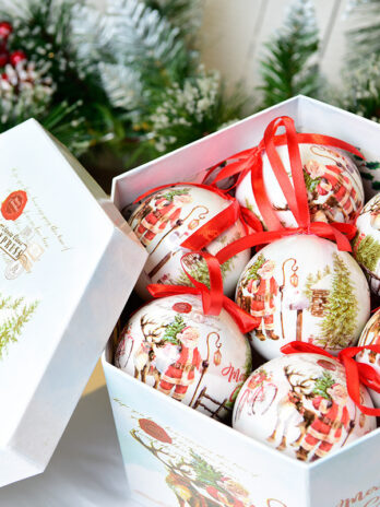 Christmas Gift Box With Christmas Tree Decoration Pendant